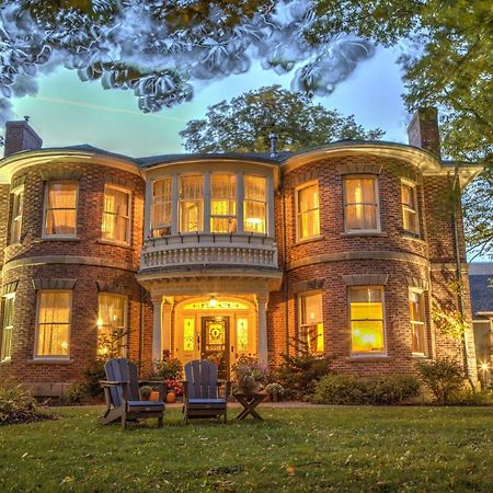 Fairholm Boutique Inns Шарлоттаун Экстерьер фото