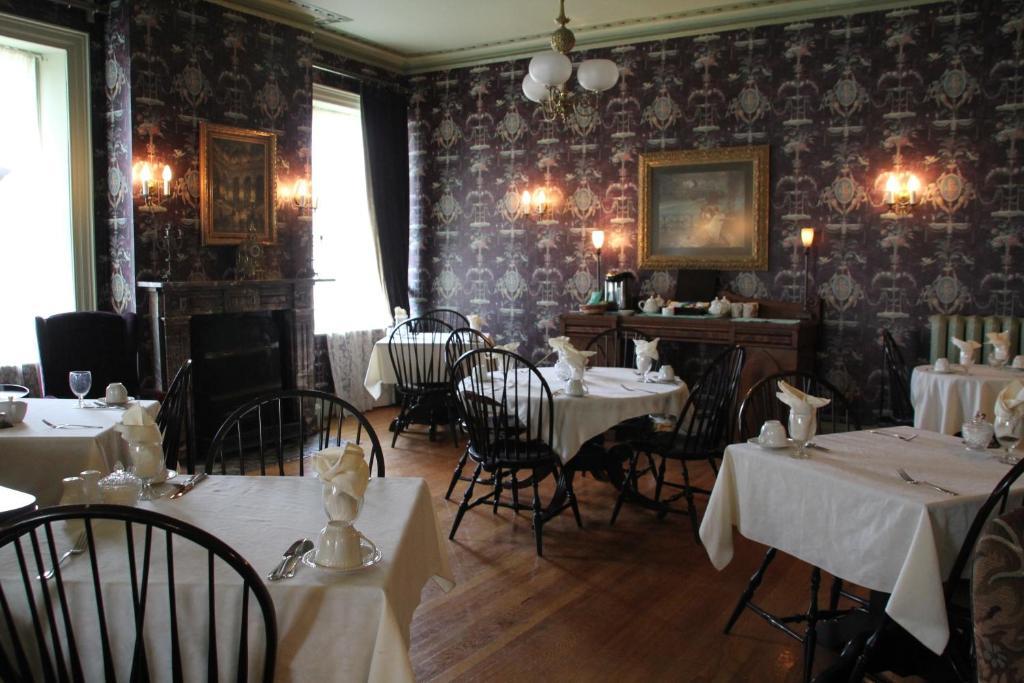 Fairholm Boutique Inns Шарлоттаун Экстерьер фото