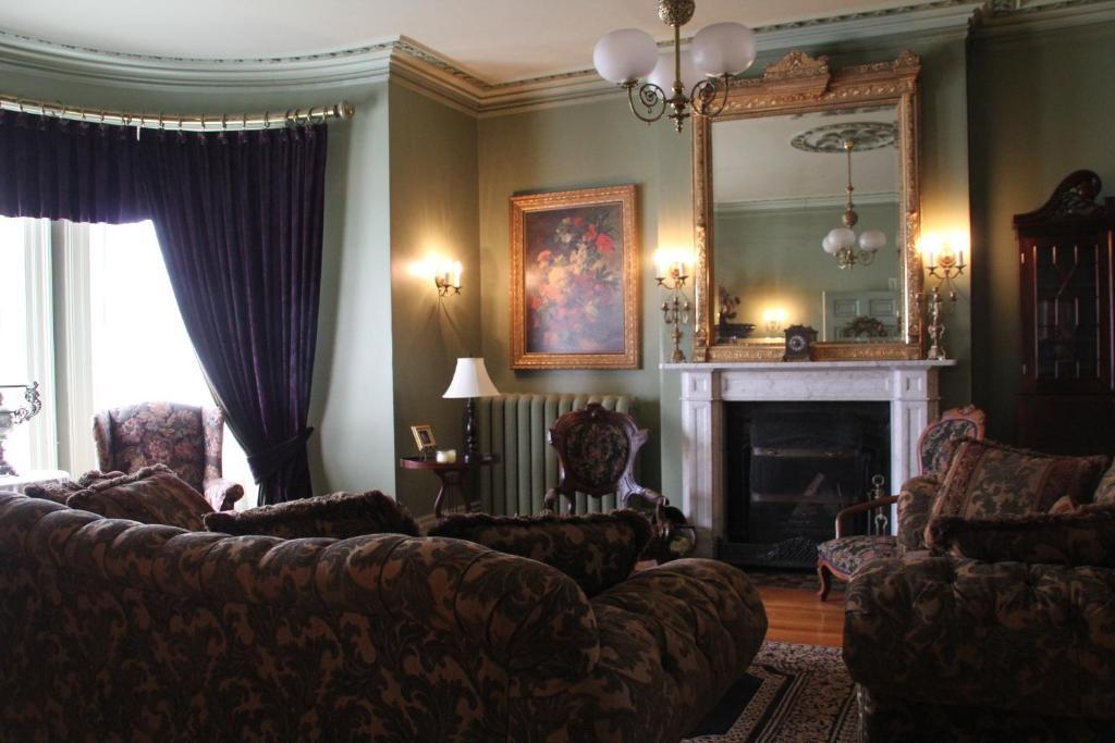 Fairholm Boutique Inns Шарлоттаун Экстерьер фото