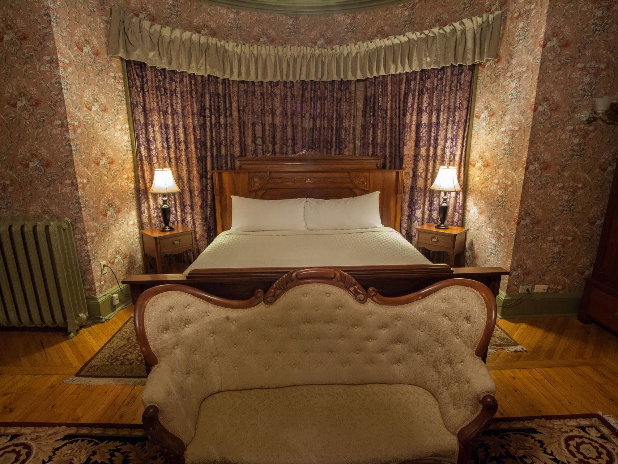 Fairholm Boutique Inns Шарлоттаун Экстерьер фото