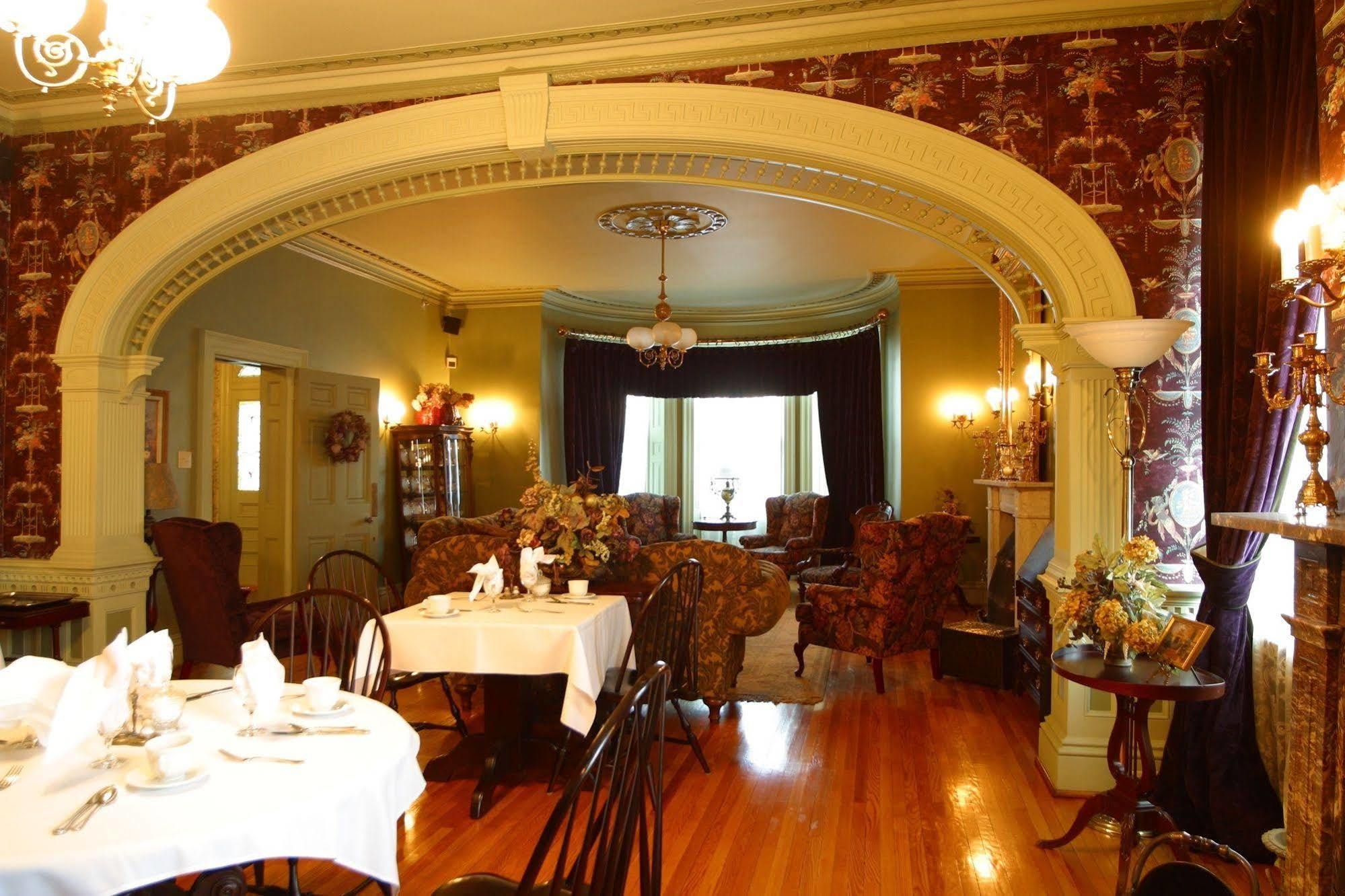 Fairholm Boutique Inns Шарлоттаун Экстерьер фото
