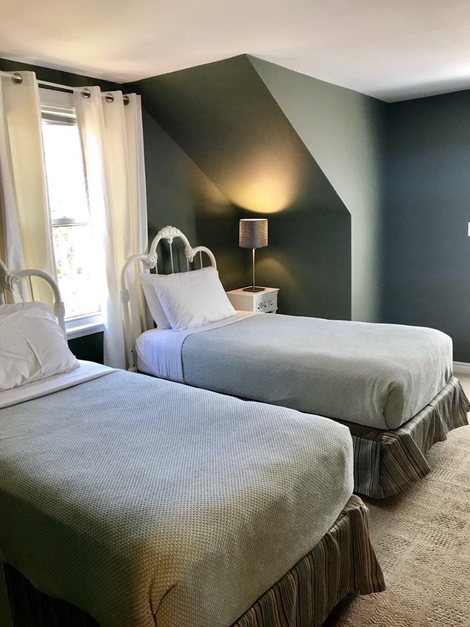 Fairholm Boutique Inns Шарлоттаун Экстерьер фото