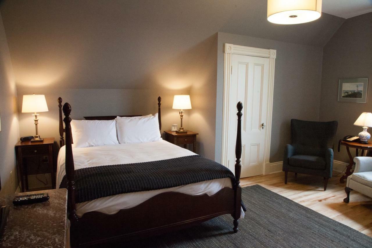 Fairholm Boutique Inns Шарлоттаун Экстерьер фото