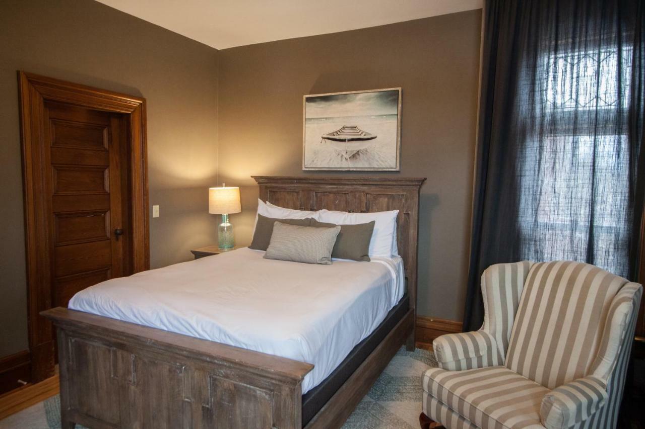 Fairholm Boutique Inns Шарлоттаун Экстерьер фото